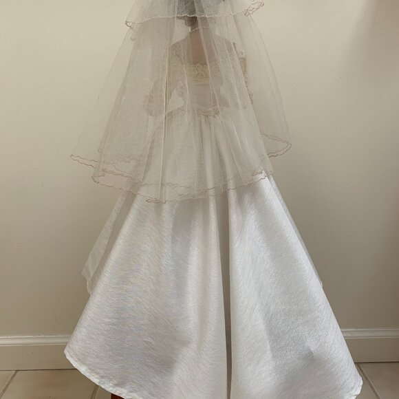 “Autumn Reflection" Vintage Porcelain Bisque Wedding Doll - Picture 8 of 16